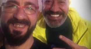 İki dosttan selfie pozu