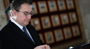 ALİ BABACAN, ANITKABİR ÖZEL DEFTERİNİ İMZALADI: