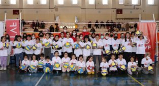 FABRİKA VOLEYBOL YENİ OKULUNU KARAMAN’DA AÇTI