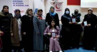 Saadet Partisi Karaman Kadın Kolları Yunus Emre konferans salonunda 