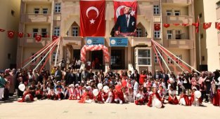 23 Nisan Ulusal Egemenlik ve Çocuk Bayramı Türkiye'nin Dört Bir Yanında Coşkuyla Kutlanıyor