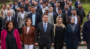 ALİ BABACAN, TURGUT ÖZAL’I MEZARI BAŞINDA ANDI