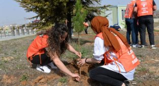 KMÜ'LÜ ÖĞRENCİLER FİDAN DİKTİ