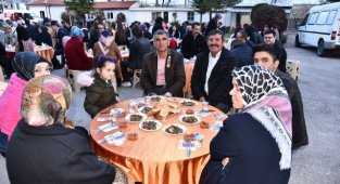 Vali Mehmet Alpaslan Işık ve eşi Munise Işık, İl Jandarma Komutanlığının Şehit Aileleri ve Gaziler Onuruna düzenlediği iftar programına katıldı.