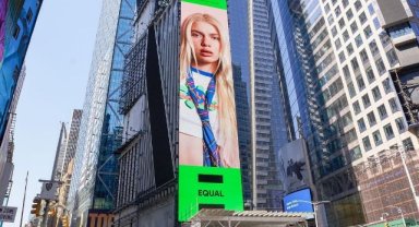 Aleyna Tilki, hem EQUAL Global listesinin hem de Times Meydanı’nın yıldızı…