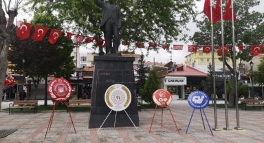 Gençler, aziz vatanımız size emanettir.