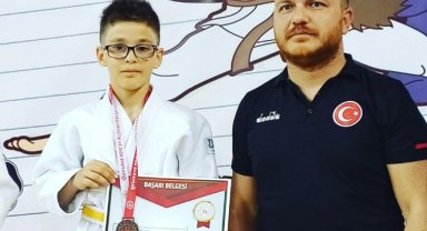 MELİH EREN KAYIŞ’TAN BRONZ MADALYA