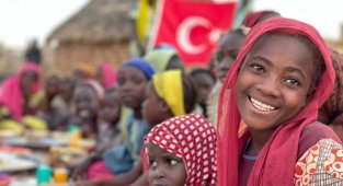 On binleri aşan yetim kardeşlerimiz ve aileleri ile sofralarımızı paylaşmanın mutluluğunu yaşıyoruz.On binleri aşan yetim kardeşlerimiz ve aileleri ile sofralarımızı paylaşmanın mutluluğunu yaşıyoruz.