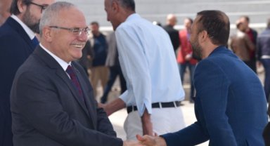REKTÖR NAMIK AK ÜNİVERSİTE PERSONELİ İLE BAYRAMLAŞTI