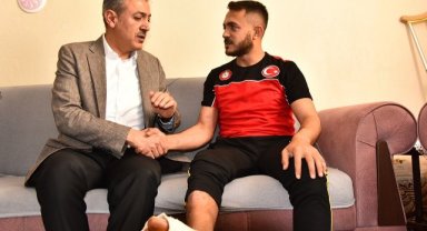 Vali Akkoyun’dan Pençe-Kilit Operasyonu’nda yaralanan Emrullah Andaç’a Ziyaret