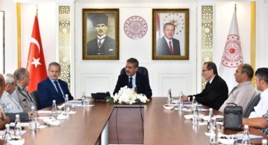 Karaman Valisi Tuncay Akkoyun Valilikte Muhtarlar ile Bir Araya Geldi.