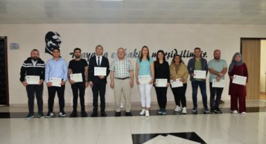 REKTÖR NAMIK AK'A YABANCI UYRUKLU ÖĞRENCİLERDEN ZİYARET