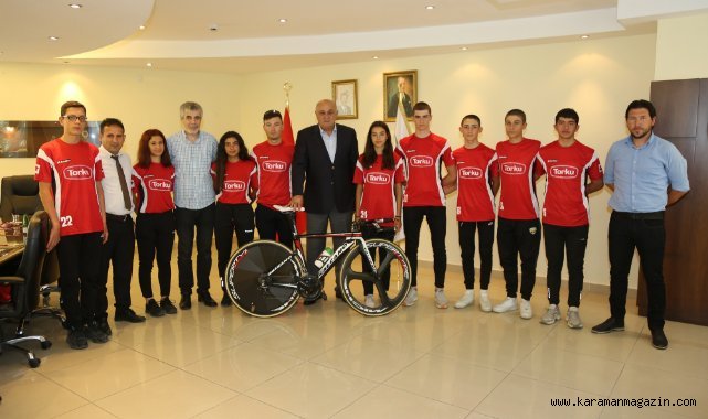 TORKULU PEDALLAR 3 HAZİRAN DÜNYA BİSİKLET GÜNÜ NEDENİYLE BAŞKAN ERKOYUNCU’YU ZİYARET ETTİ
