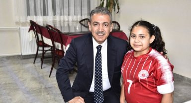 Vali Tuncay Akkoyun İl Özel İdaresi Sporcu ve Antrenörleri ile Buluştu