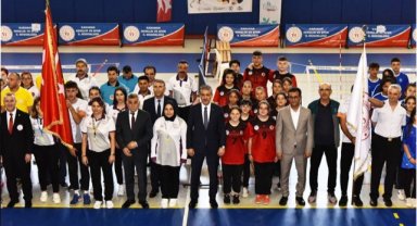 Vali Tuncay Akkoyun Okul Sporları Bedensel Engelliler Yıldızlar ve Gençler Oturarak Voleybol Türkiye Şampiyonasının Açılışını Yaptı