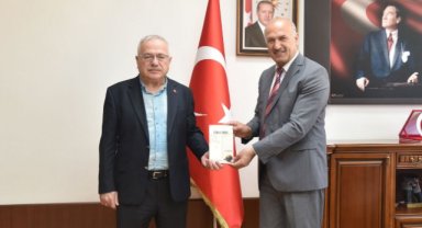İBN-İ SİNA ENSTİTÜSÜ BAŞKANINDAN REKTÖR NAMIK AK'A ZİYARET