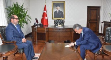 Karaman Valisi Tuncay Akkoyun , Türkiye Diyanet Vakfına vekalet yoluyla kurban bağışında bulundu.