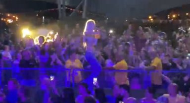 Aleyna Tilki bu akşam Arhavi’de konser verdi…