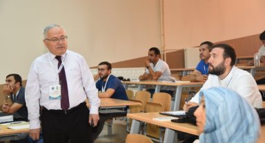ENERJİ YÖNETİCİSİ EĞİTİMLERİNDE İLK DERSİ REKTÖR AK VERDİ