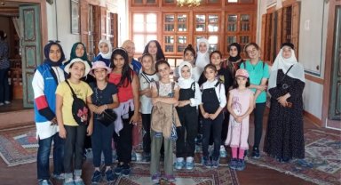 GENÇLİK MERKEZİ ÜYESİ GENÇLER KENTİN TARİHİ MEKÂNLARINI GEZDİ