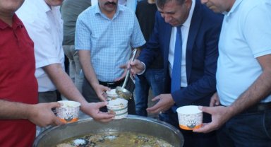 Karaman’da esnaf odalarından binlerce kişiye aşure ikramı