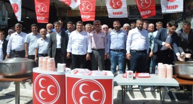 Karaman’da MHP’li kadınlardan aşure ikramı