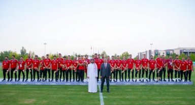 REKTÖR NAMIK AK, MİLLİLERİ KUTLADI