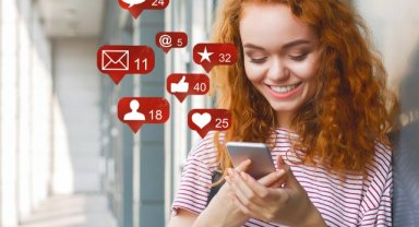 FACEBOOK YERİNİ KAPTIRMIYOR