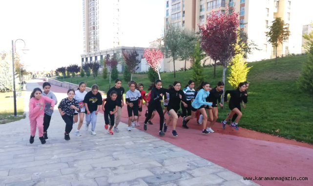 KARAMAN’DA ATLETLER CUMHURİYET İÇİN KOŞTU