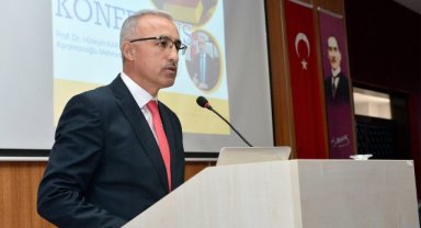  REKTÖR PROF. DR. HÜSEYİN KARAMAN'DAN 'FUAT SEZGİN VE MÜSLÜMANLARIN BİLİME KATKILARI' KONULU KONFERANS