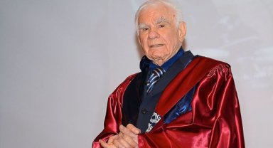 “YÜZYILIN BEYİN CERRAHI” PROF. DR. GAZİ YAŞARGİL, 97 YAŞINDA ANMA PULU İLE ONURLANDIRILDI  