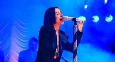 ZEYNEP BASTIK HARBİYE’DE BENZERSİZ BİR ŞOVA İMZA ATTI