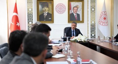 Vali Sn. Tuncay Akkoyun Başkanlığında Öğrencilerin Okula Devam Konuları Değerlendirildi