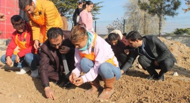 Karaman Özel Eğitim Meslek Okulunda Lale Soğanları Toprakla Buluştu