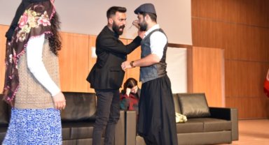 KMÜ'DE Bİ BAŞKA TİYATRO EKİBİ SAHNE ALDI