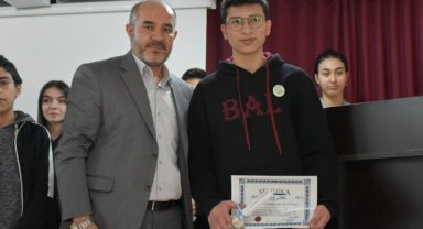 33 Öğrenci, Akran Arabuluculuk Yemini Ederek Rozet ve Sertifikalarını Aldı