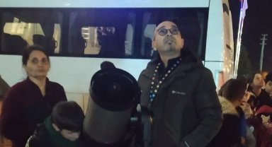Afetzede Öğrenciler, Gökyüzünü Seyre Daldı
