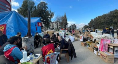 Yunanistan Komünist Partisi heyeti deprem bölgesini ziyaret etti
