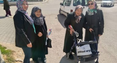 BBP Karaman Teşkilatı 10 bin Karanfil Dağıttı