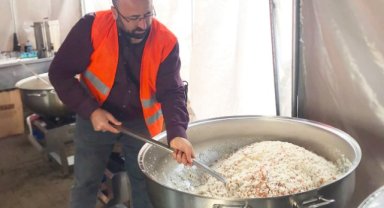 KMÜ AŞEVİ DEPREM BÖLGESİNDE HİZMET VERMEYE DEVAM EDİYOR
