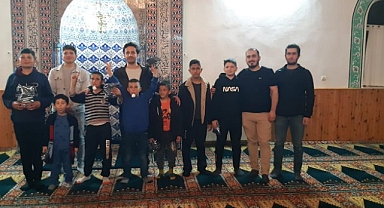 ÇOCULARA CAMİİ'Yİ SEVDİRMEK İSTEYEN İMAMDAN HARİKA YÖNTEM