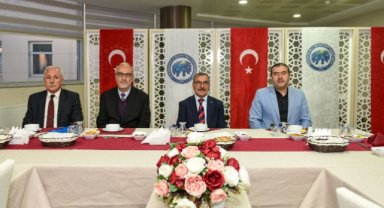 REKTÖR GAVGALI BASIN MENSUPLARI İLE İFTARDA BULUŞTU