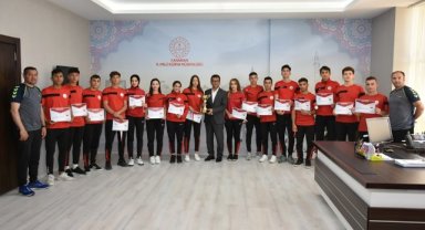 Türkiye Şampiyonu Takımdan İl Müdürü Çalışkan’a Ziyaret