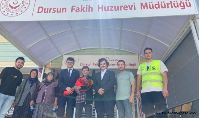 Dursun Fakih huzurevini ziyarette bulunarak çiçek taktim ettiLER