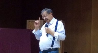 ÜNLÜ YAZAR HAYATİ İNANÇ SEVENLERİYLE BULUŞTU