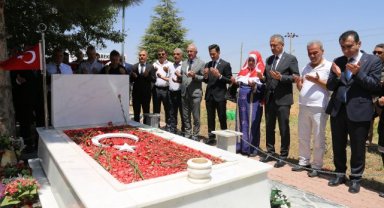 Valimiz Sn. Tuncay Akkoyun, 15 Temmuz Şehidi Muhammed Yalçın'ın Kabrini ve Ailesini Ziyaret Etti