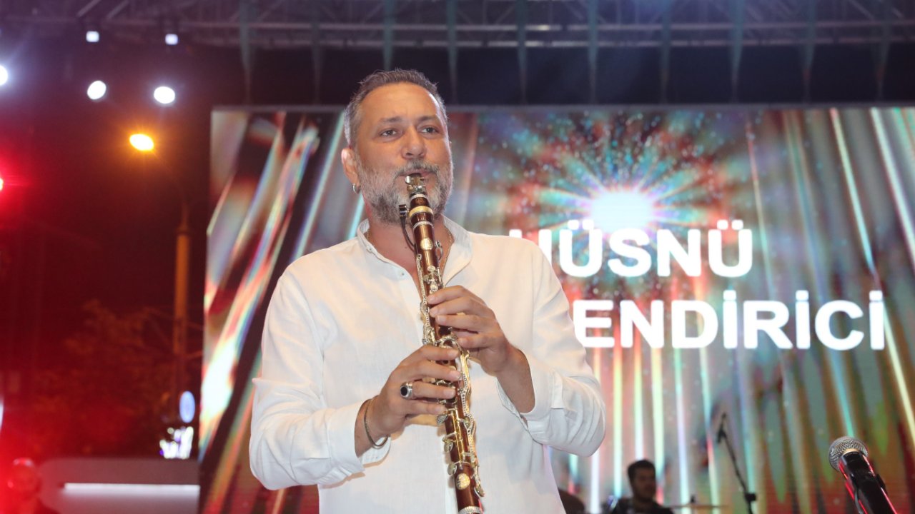HÜSNÜ ŞENLENDİRİCİ 12. ULUSLARARASI İZMİT PİŞMANİYE MÜZİK ve DANS FESTİVALİ’NDE KLARNETİYLE BÜYÜLEDİ!