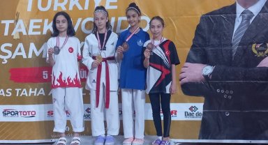 KARAMANLI TEKVANDOCU SİVAS’TAN BRONZ MADALYA İLE DÖNDÜ