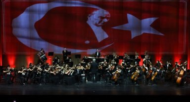 Türkiye Gençlik Filarmoni Orkestrası ile kutladı