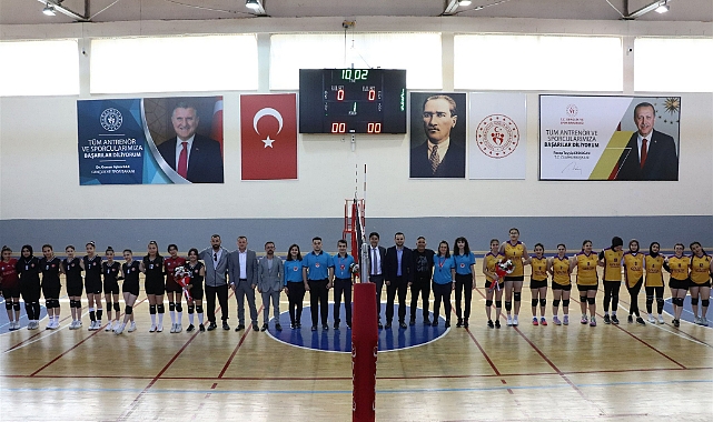 KARAMAN'DA OKUL SPORLARI SEZONU VOLEYBOL MAÇLARIYLA BAŞLADI